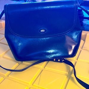 Bally leather purse. Black with magnetic closure